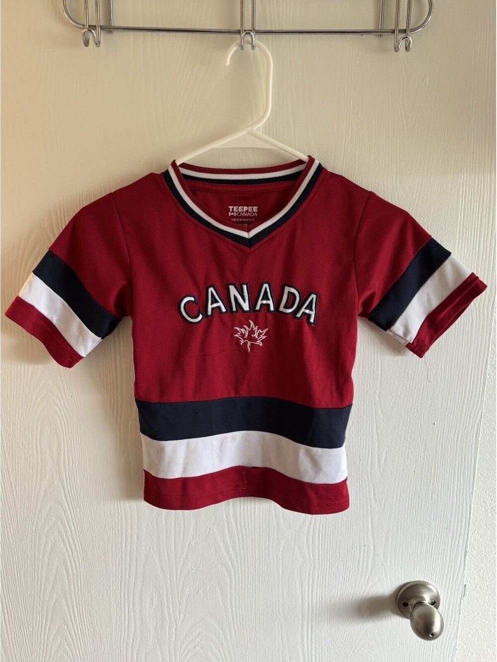 Teepee Canada Hockey Jersey Youth 6-8 Red White Black Embroidered V-Neck Mesh